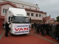 Üniversiteliler 'Van Üşümesin' dedi, bir TIR dolusu yardım topladı