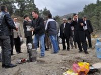 Balıkesir Valisi Arslan, üzerine düşen kayadan son anda kurtuldu