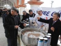 Melikgazi 6 bin kişiye aşure ikram etti