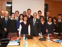 Bakan Bağış, müzakereci öğrencilerle görüştü