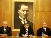 Abdullah Gül, Konukevi'nde basın toplantısı düzenledi.
