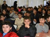 Vali Özcan Çankırı'ya gelen Vanlı öğrencileri ziyaret etti