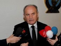 Kadir Topbaş, İzmir’e gidip şovlar yapmanın anlamı yok.” dedi.