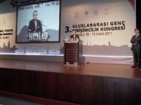AB Bakanı Bağış: Bana yumurta atan gençlere sadece acıyorum