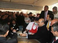 Bakan şimşek Mardin’de aşure dağıttı