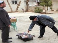 Midyat'ta cuma namazından sonra Vanlı depremzedeler için yardım toplandı