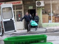 Çocuklarını kurtarmak için tekrar içeri girmiş