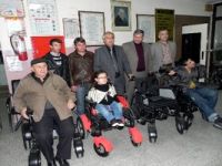 Tavşanlı Belediyesi 5 engelliye akülü araç hediye etti