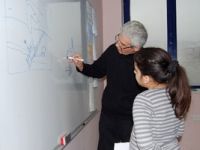 Bu kursta 7’den 70’e karikatüristler yetişiyor