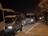 Özdilek kavşağında sürücüler yolda mahsur kaldı