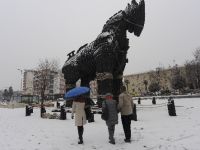 Çanakkale şehir merkezine yılın ilk karı yağdı