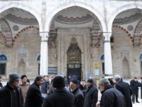 Cuma namazında kesilen elektrik vatandaşların tepkisine neden oldu