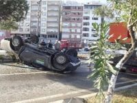 Araç buzlanan yolda takla attı