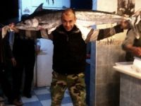 Edremitli balıkçılar dev kılıçbalıkları yakaladı