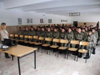 Garnizon ve Jandarma Bölge Komutanlığı’nda önce konferansı, sonra kan verildi
