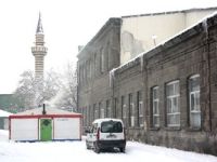 Kars’ta gelenek bozulmadı, eksi 30 derecede bile taziye çadırı kuruldu