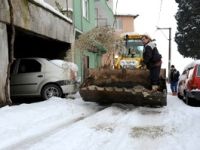 Kar yağışı belediye ekiplerini alarma geçirdi