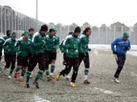 Bursaspor, kar altında çalıştı