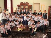 Recep Altepe, minik izcileri makamında kabul etti