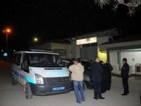 Cezaevi girişinde polise saldırıp, hükümlüyü kaçırdılar