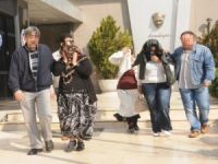 PVC kaplı cüzdanla kapıyı açıp hırsızlık yapmışlar