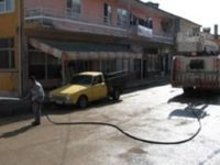 Keles sokakları tazikli su ile temizleniyor