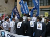 Öğretmenler tebeşir bırakıp, eylem yaptı