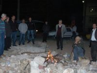Simav halkı geceyi sokakta geçiriyor