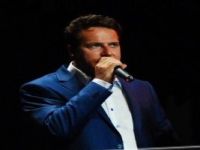 Bosnalı Sanatçı Burhan Şaban, Yunus Emre İlahilerini seslendirdi.