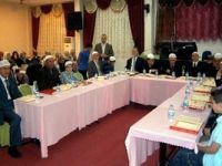 Kur’an öğrenen cami cemaati, ailelerinin önünde sınav verdi