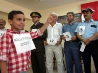 Polis teftişine tiyatrolu tepki