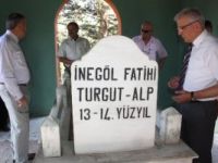 Turgut Alp’in türbesine özel idare sahip çıktı