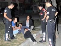 İlan dağıtan üniversite öğrencisi bıçaklandı