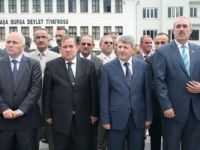 Merdan Tufan, Bursa'da Atatürk Anıtı'na çelenk koyma törenine katıldı.