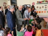 Hüsnü Züber İlkokulu ve Ortaokulu düzenlenen törenle açıldı.