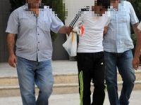 Kuyumcunun vitrin camını kırıp altınları çalan zanlı tutuklandı