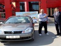 Alışveriş Şenliği talihlisi, otomobilini aldı