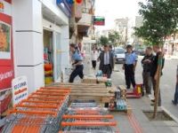Zabıta, Gemlik'te kaldırım işgal eden esnafa ceza yağdırdı