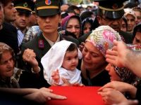 Şehidi baba evinden 6 aylık kızı uğurladı
