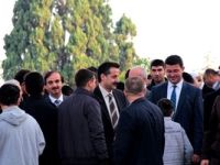 Bakan Çelik, çocuklara harçlık dağıttı.