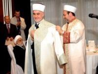 Bosna Müftüsünün cübbesini Diyanet İşleri Başkanı Görmez giydirdi...