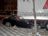 Alkollü sürücünün aracı TIR'ın altına girdi: 2 ölü