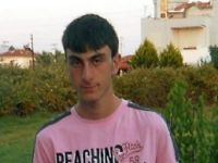 Kırmızı ışıkta bekleyen motosiklete TIR çarptı