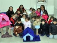 Anaokulu öğrencileri kediler için kermes düzenledi