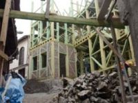 Ankara Kalesi'nde Bursa evi yükseliyor