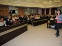 Psikolog Filiz Yakmaz Basılgan, Belediyesi personeline seminer verdi.