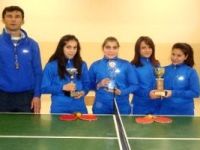 Liseli Pınar ve Hatice kardeşleri masa tenisinde kimse yenemiyor