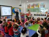 El yıkama eğitimleri devam ediyor.