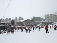 Okullar tatile girdi, öğrenciler Uludağ'a akın etti