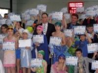 Takdir belgesi alan öğrenciler havuzla ödüllendiriliyor